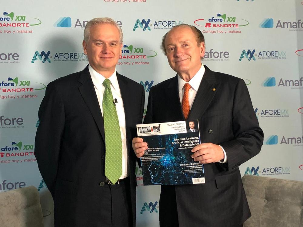 Jorge Livingstone Vaught con Robert C. Merton, Premio Nobel de Economía, en la convención Amafore